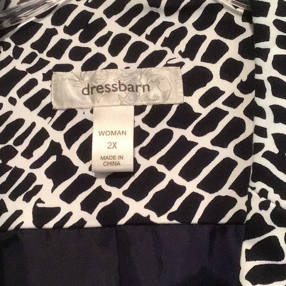 Dress barn Black and White Animal print short sleeved jacket - Picture 2 of 3